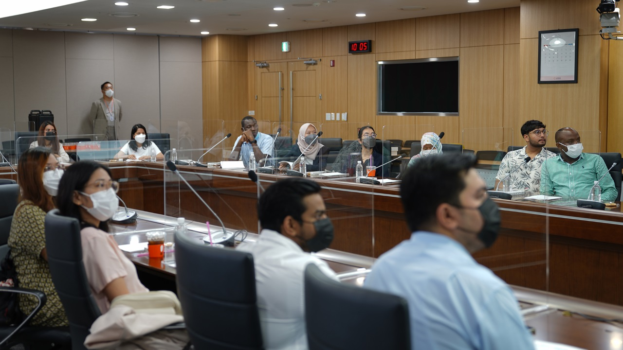 Students of KDI School of Public Policy and Management Visit KIHASA-1