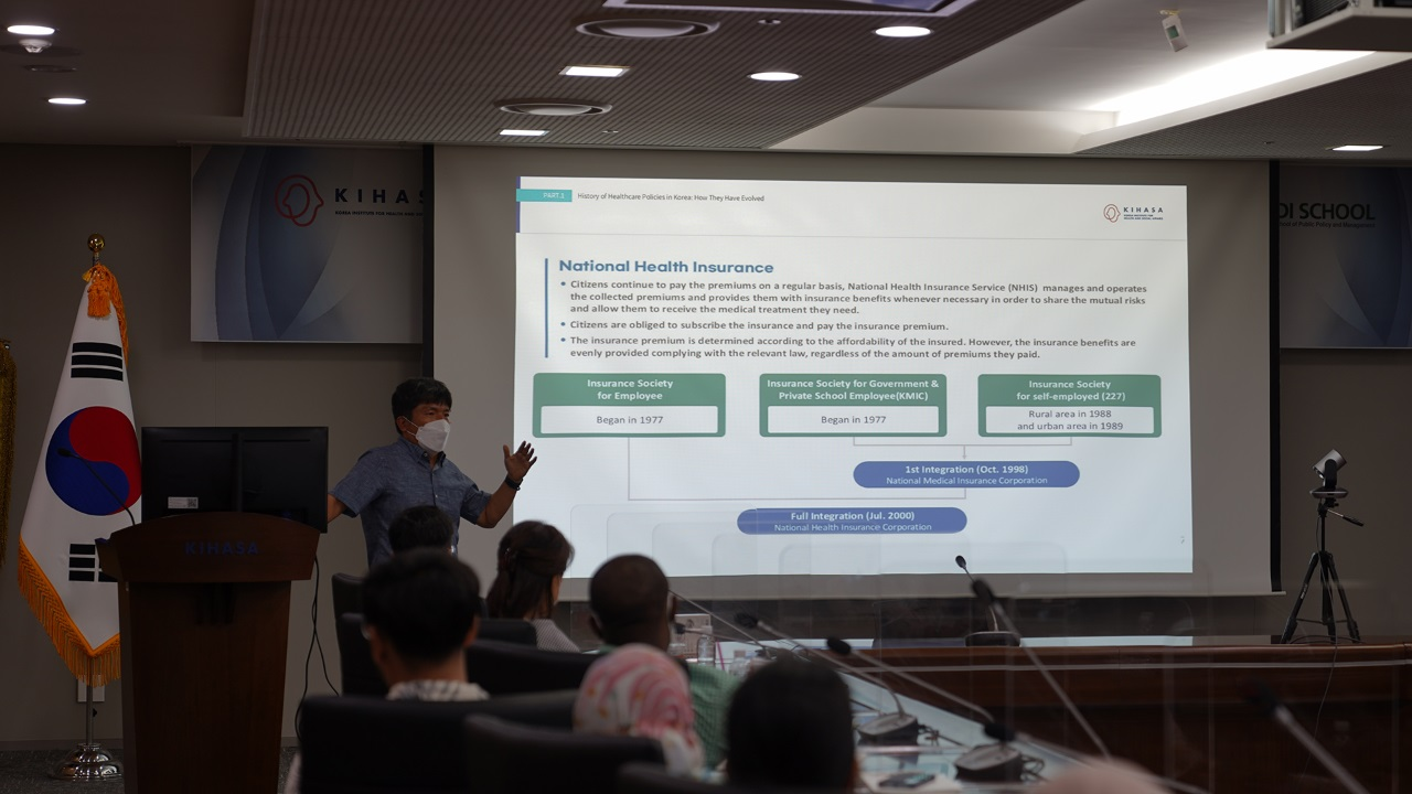 Students of KDI School of Public Policy and Management Visit KIHASA-5