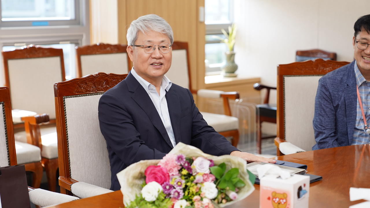 Retirement Ceremony for Dr. Yoon Suk-myung-1