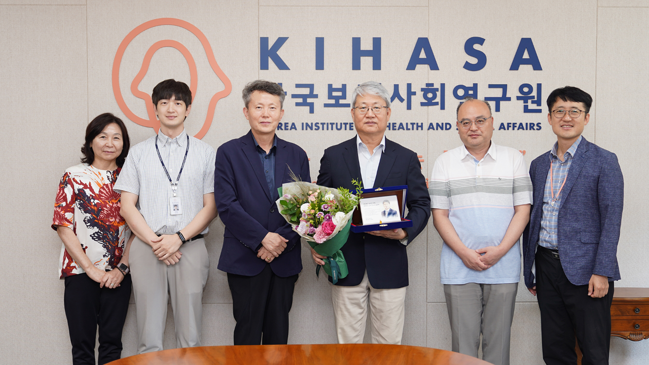 Retirement Ceremony for Dr. Yoon Suk-myung-2