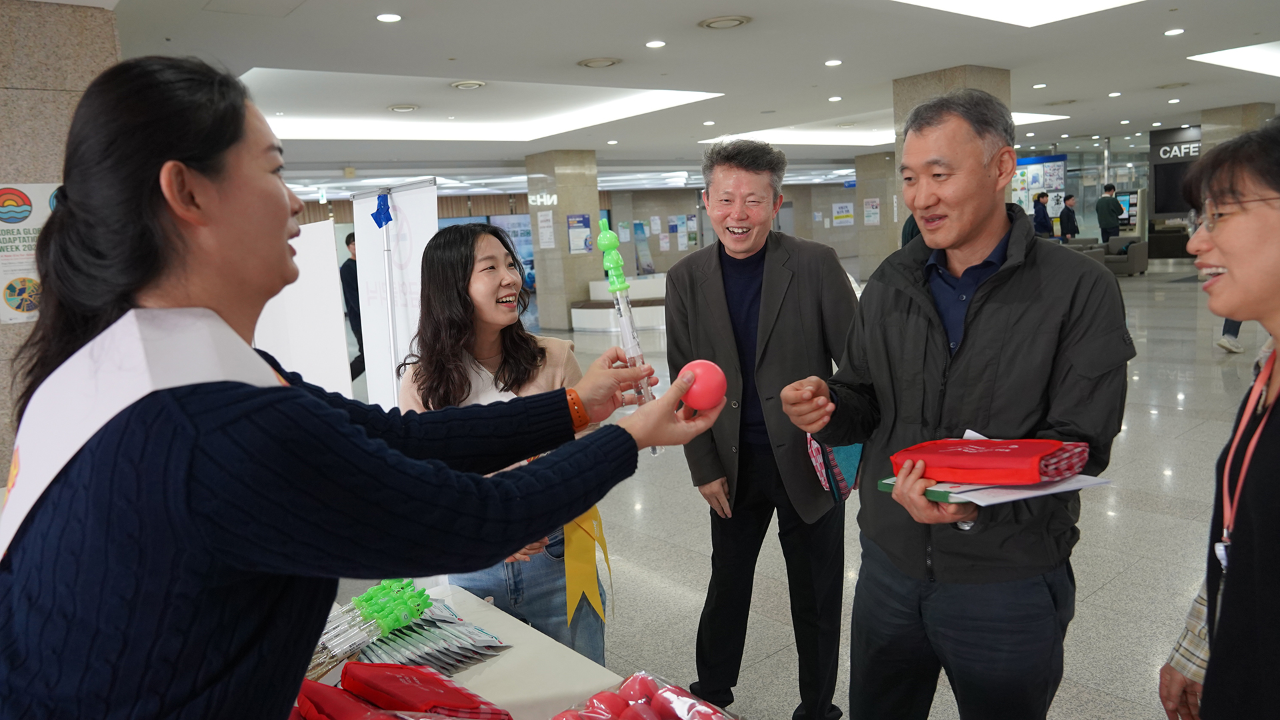 Anti-Smoking Campaign Launched at Sejong National Policy Research Complex-6