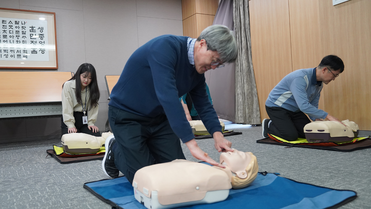 Group CPR Training-2