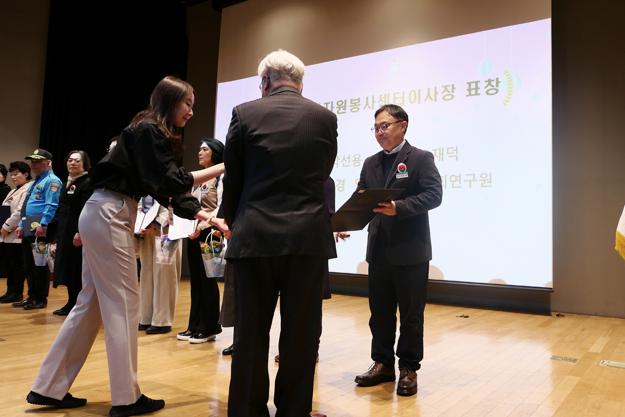 세종시 자원봉사센터 이사장 표창 수여-1